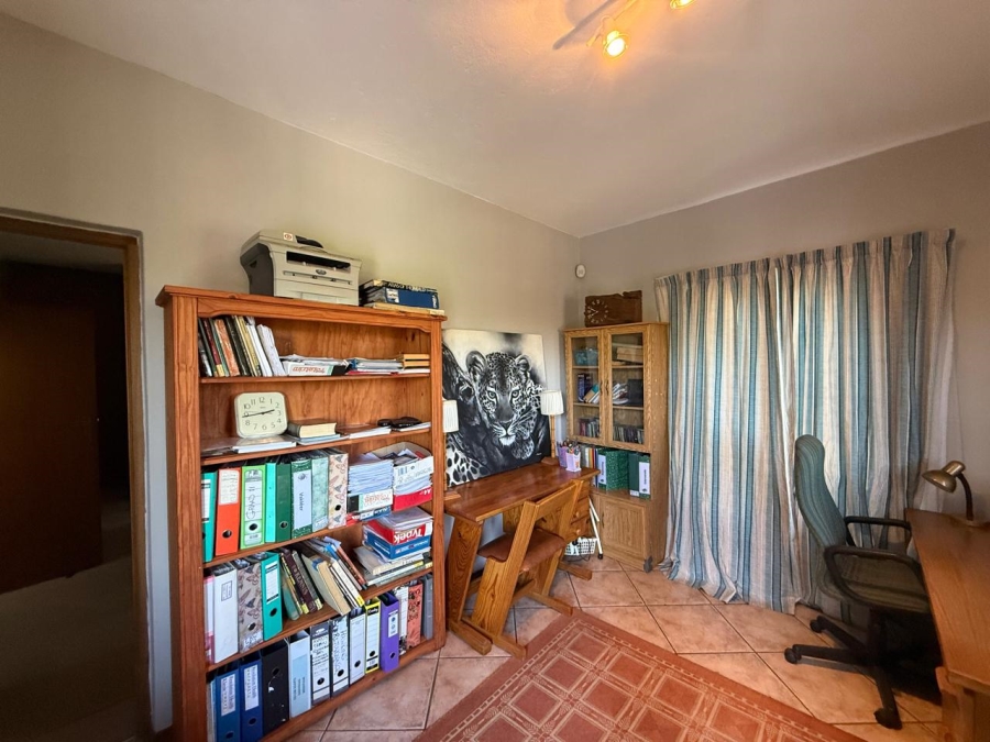 6 Bedroom Property for Sale in Safari Gardens North West